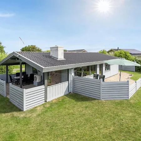 Holiday home Elise - 800m From The Sea In Western Jutland By Interhome