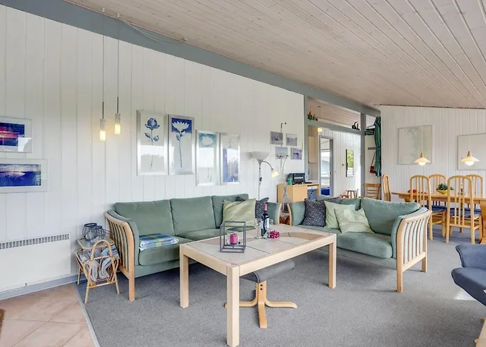 Elise - 800m From The Sea By Interhome