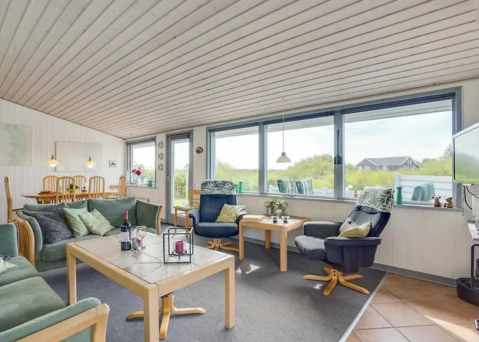 Elise - 800m From The Sea By Interhome