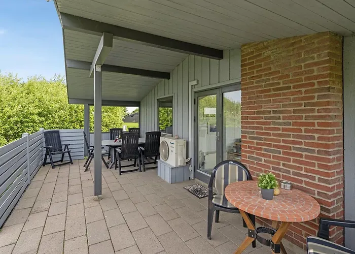 Holiday home Elise - 800m From The Sea By Interhome